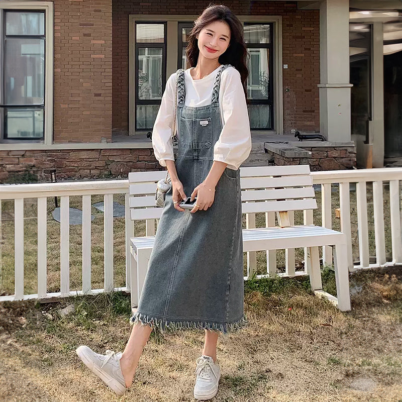 バルーン袖Tシャツ×カットオフデニムサロペットスカート