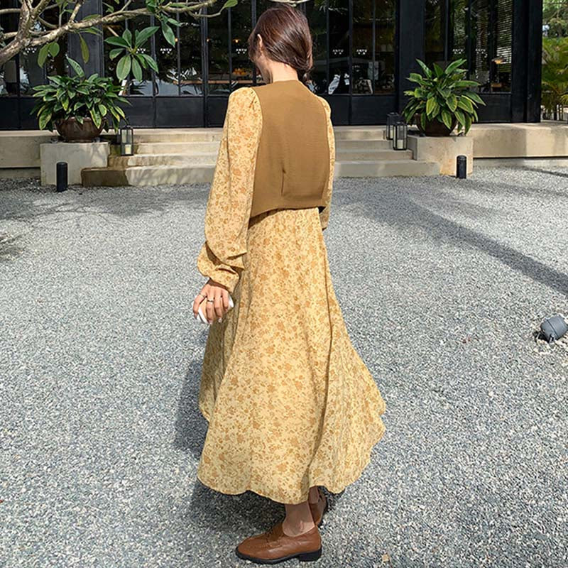 ブラウンベスト×Vネックシフォンワンピース