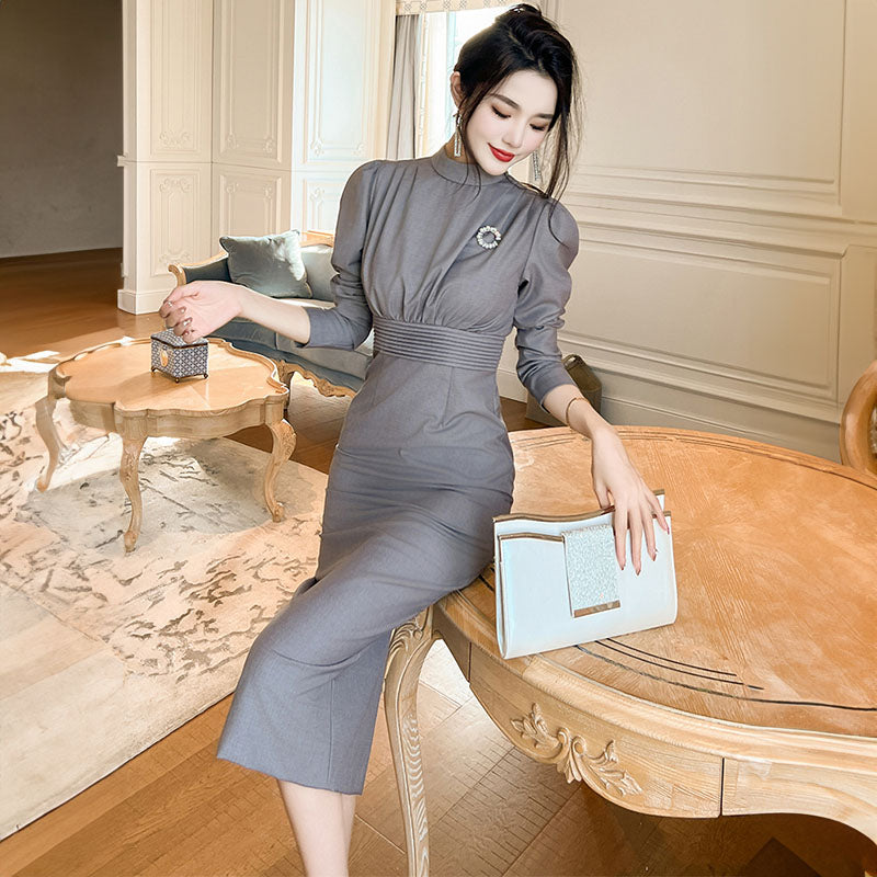 ブローチ付きウエストコンシャスワンピース