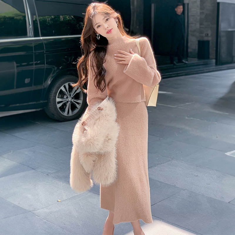 クロップドマシュマロニット×ナローニットスカート