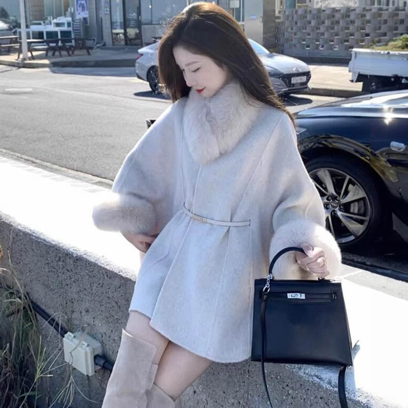 ファー付きドルマンコート