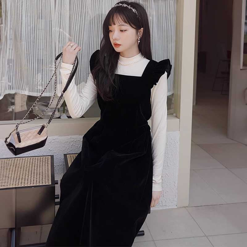 ショルダーフリルブラックベロアワンピース