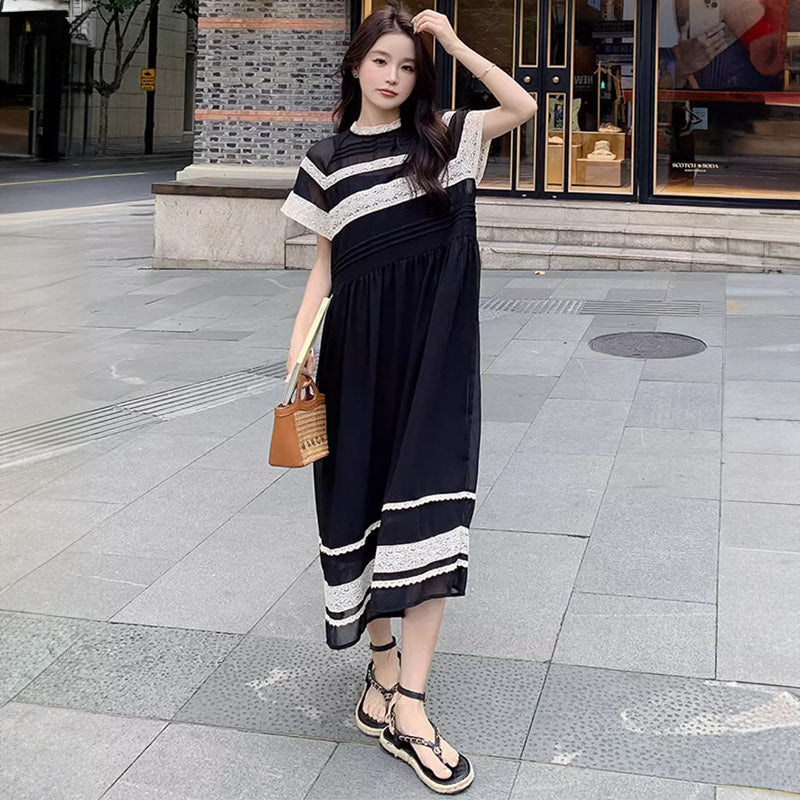 レースボーダーワンピース