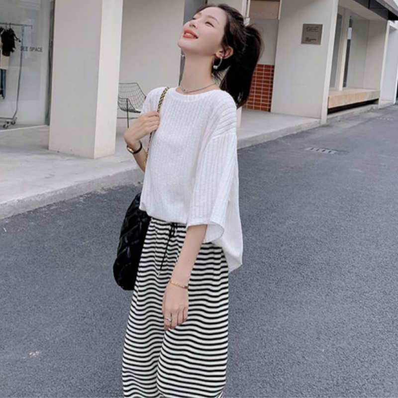 リブオーバードルマンプルオーバー×ボーダースウェットパンツ