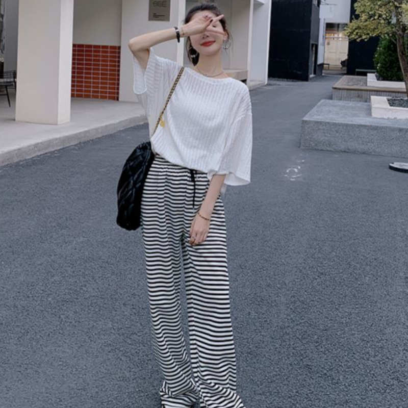 リブオーバードルマンプルオーバー×ボーダースウェットパンツ