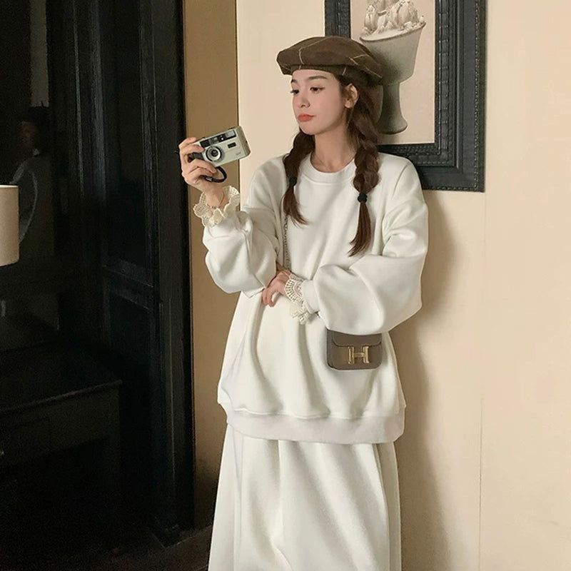 レース裾スウェット×Aラインスカート