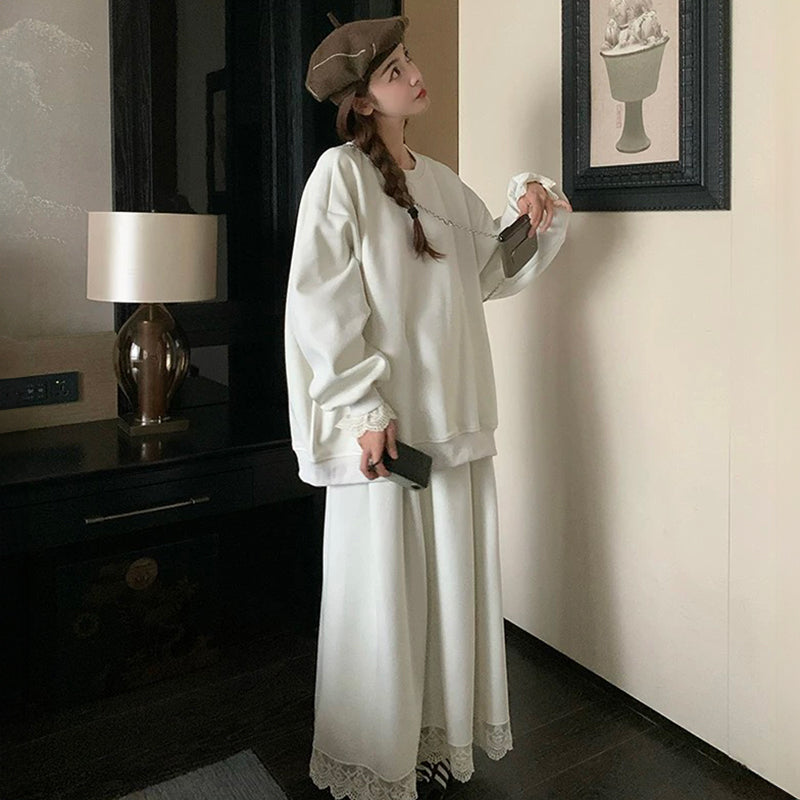 レース裾スウェット×Aラインスカート