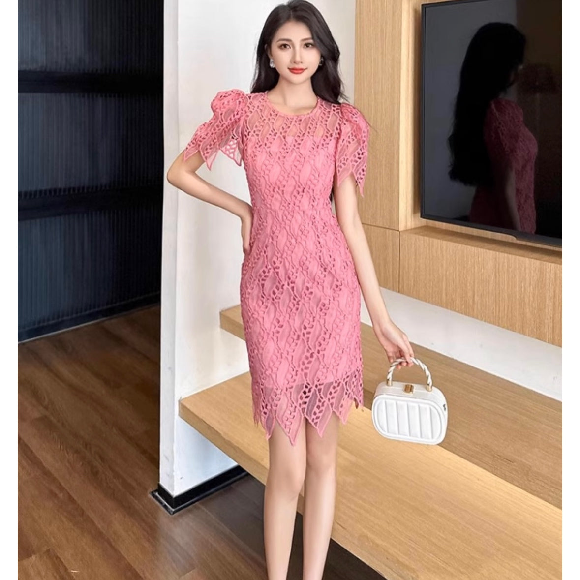 レース刺繍ミニワンピース