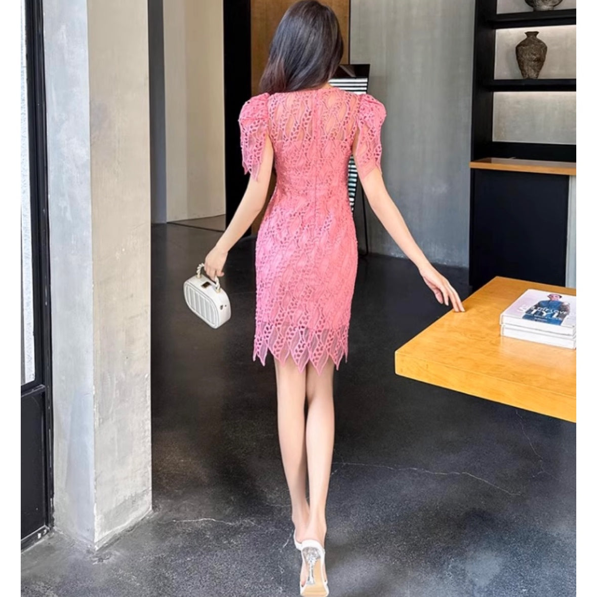 レース刺繍ミニワンピース