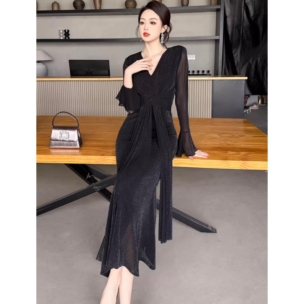 Vネックウエストクロスギャザーワンピース