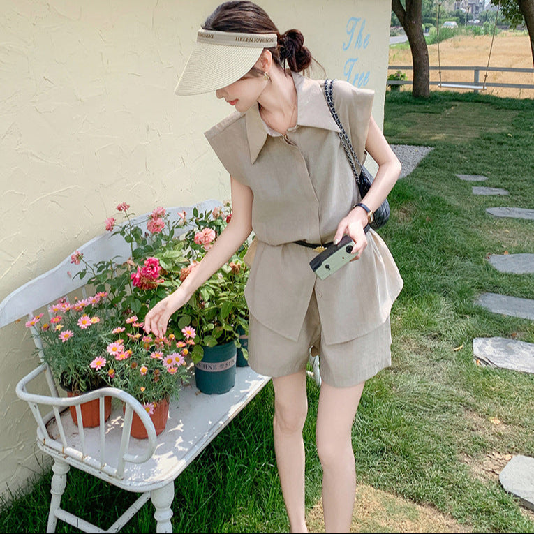 ノースリーブシャツ×ショートパンツセットアップ