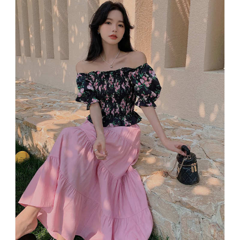 2WAYオフショルダーシャーリング花柄ブラウス×ティアードロングスカート