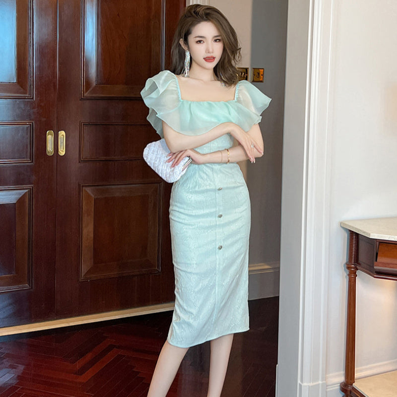 フリルネックフラワーエンボスドレス