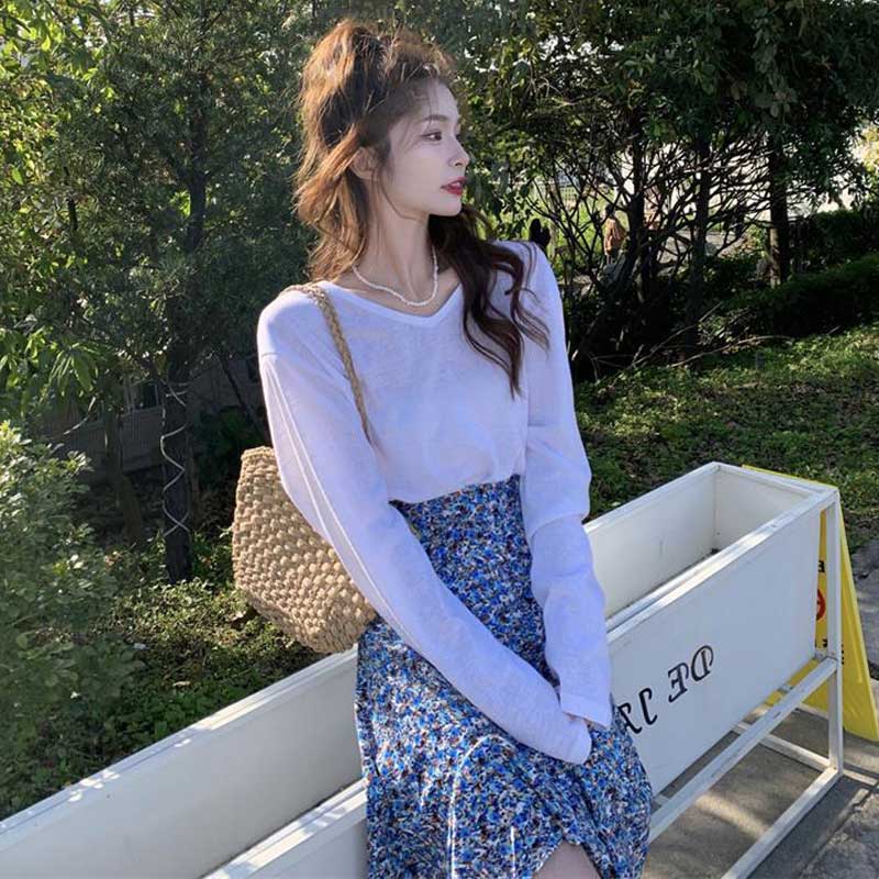ホワイトTシャツ×アシメフラワースカート