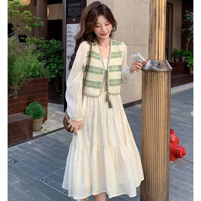 グリーンボーダーカーディガン×キャミソールワンピース