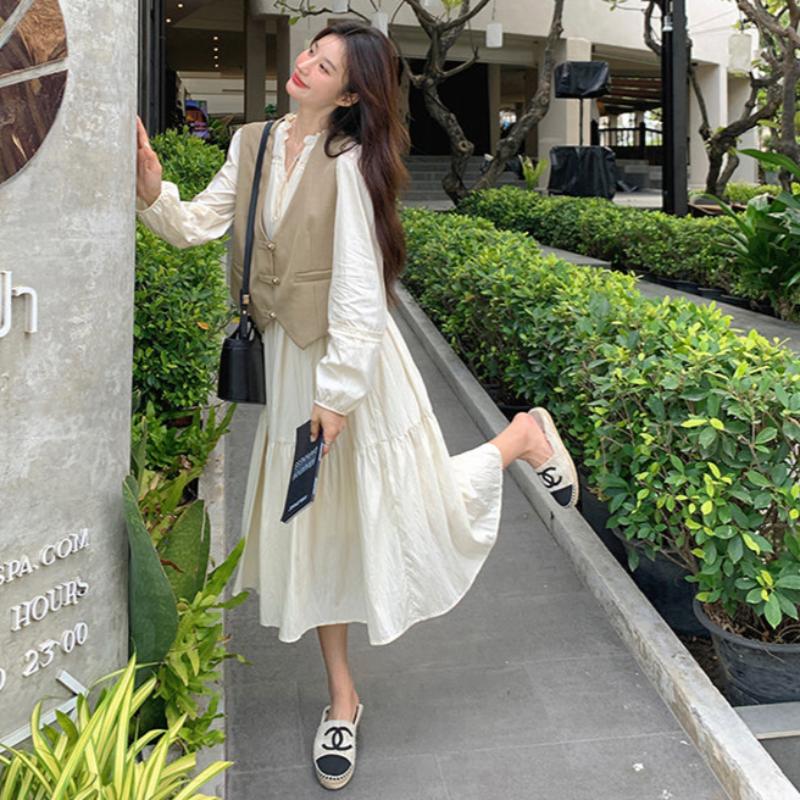 ショート丈ベスト×スタンドカラーワンピース