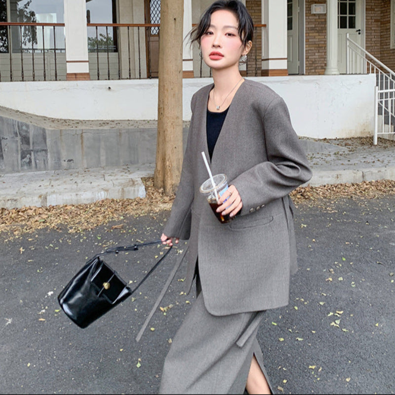 ノーカラーモードスカートスーツ