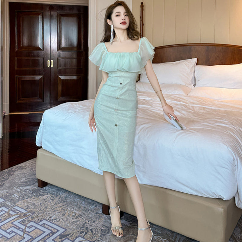 フリルネックフラワーエンボスドレス