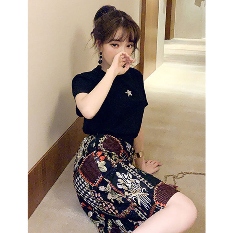 ワンポイントTシャツ×フラワープリントタイトスカートセット