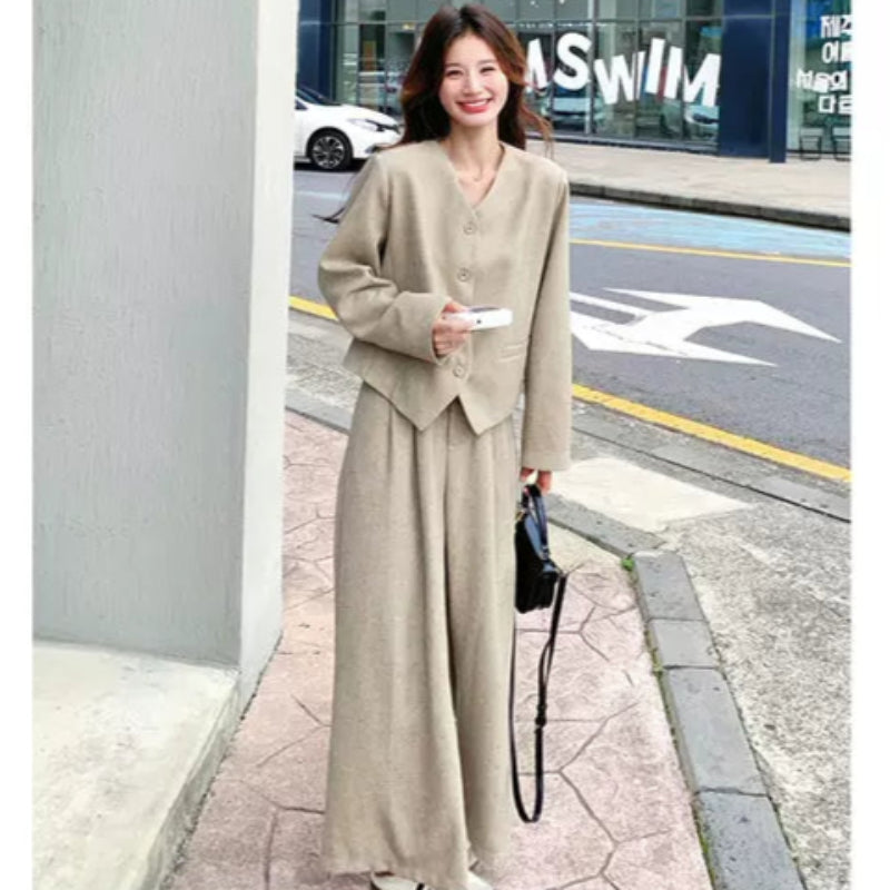 Vネックジャケット×ワイドレッグパンツ