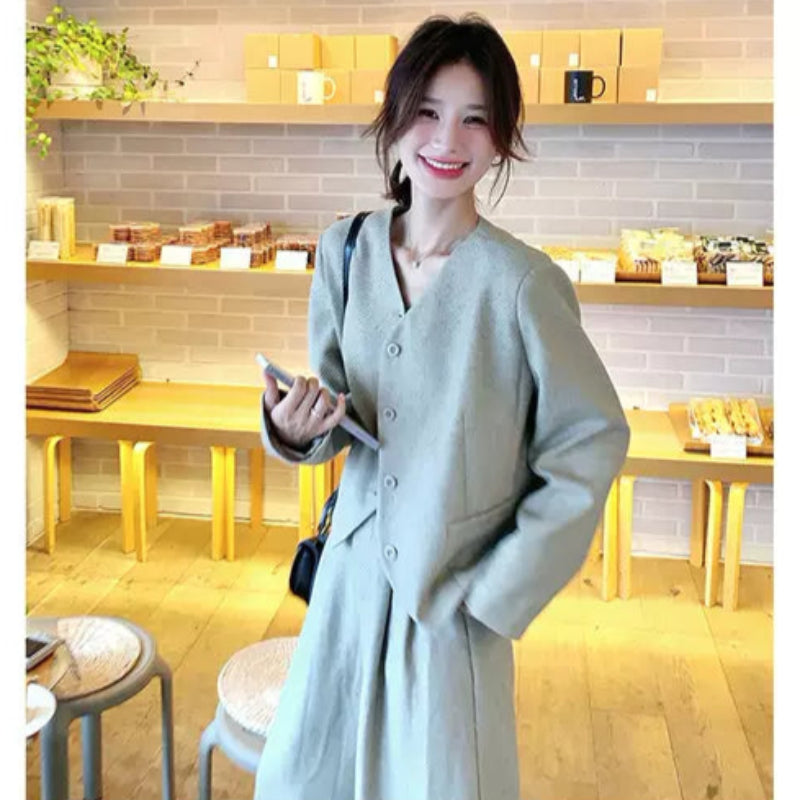 Vネックジャケット×ワイドレッグパンツ