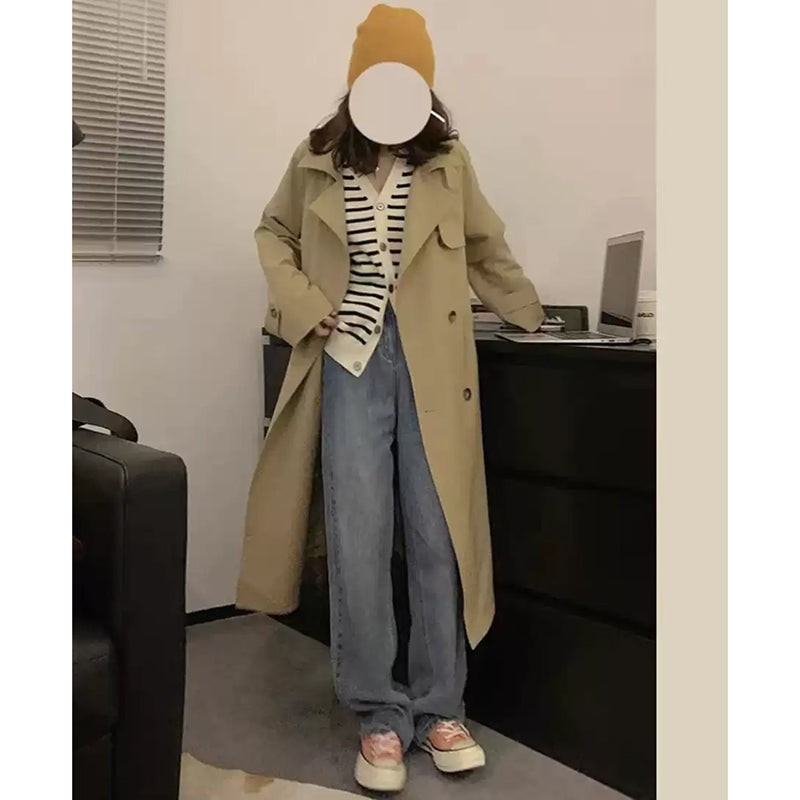 シンプルベージュトレンチコート