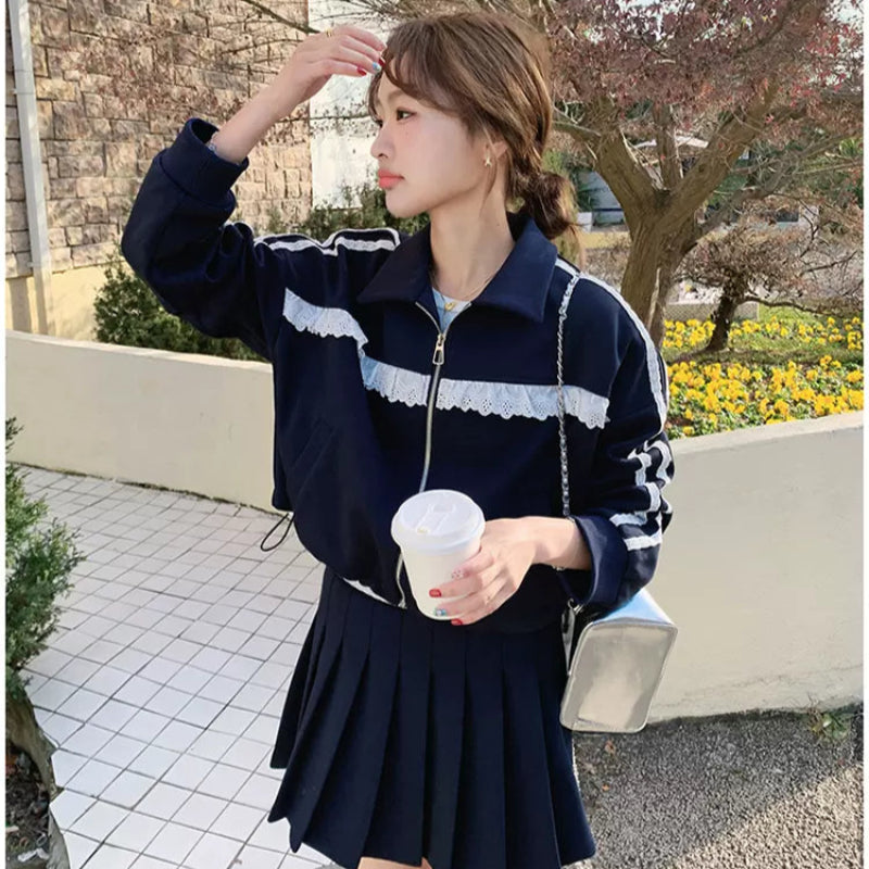 ショートジャケット×プリーツスカート