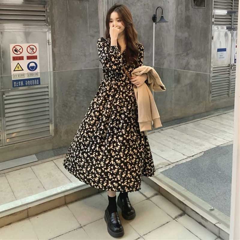 小花柄Vネックフレアワンピース