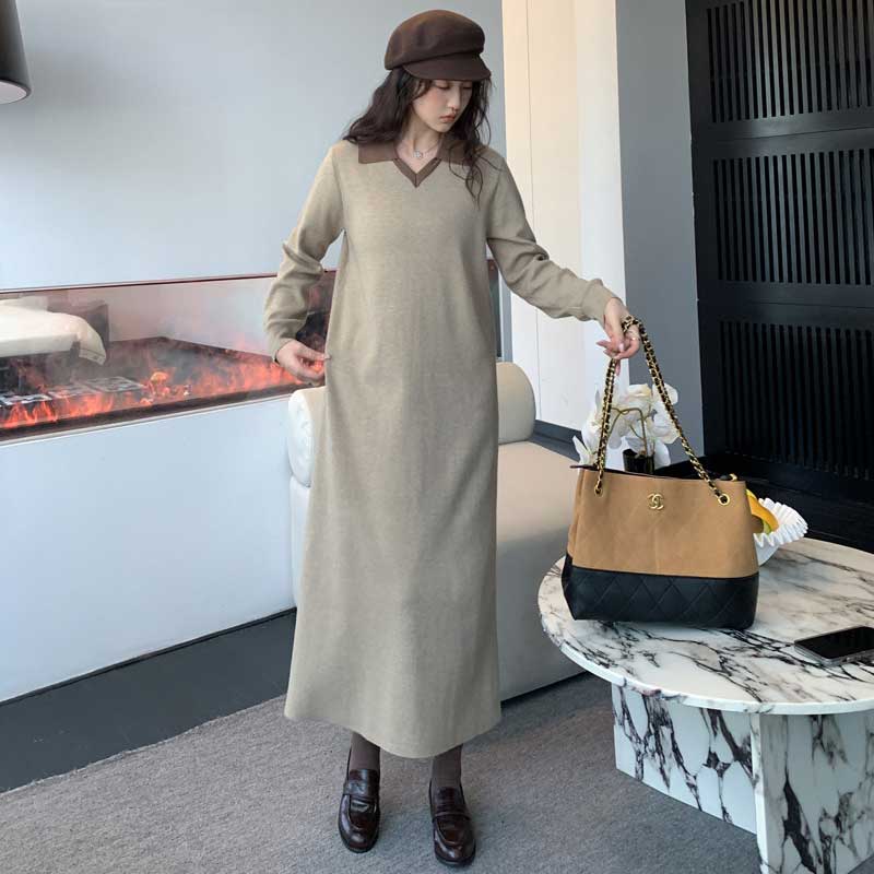 襟付きVネックロングニットワンピース