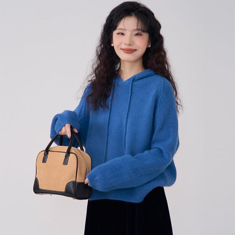 ロイヤルブループルオーバーニット