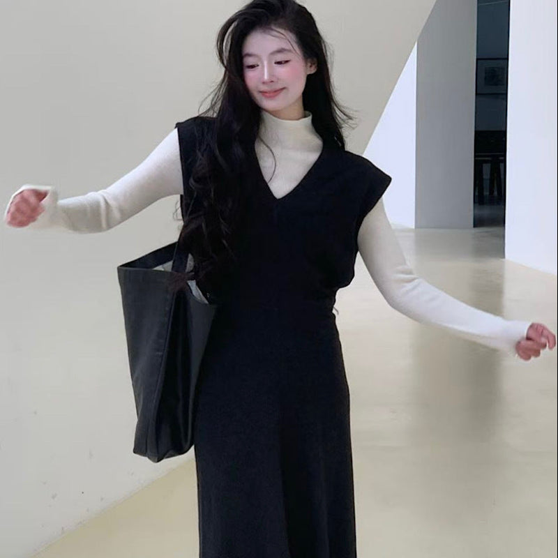 ハイネックトップス×Vネックワンピース