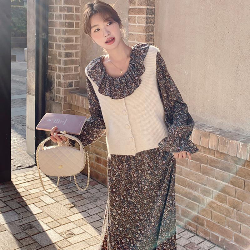 ノーカラーベスト×レトロフラワーワンピース