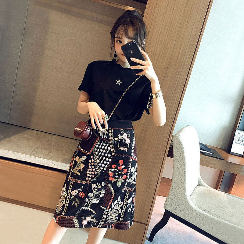 ワンポイントTシャツ×フラワープリントタイトスカートセット