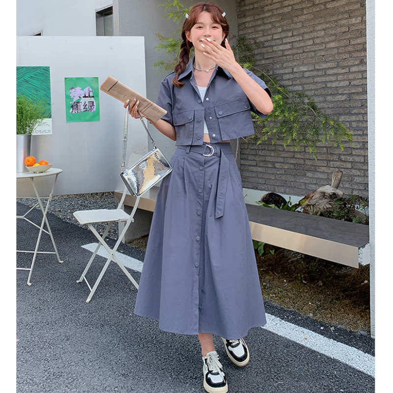 アウトポケットオーバークロップドシャツ×フロントボタンフレアスカート