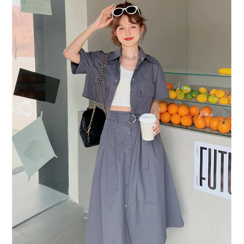 アウトポケットオーバークロップドシャツ×フロントボタンフレアスカート