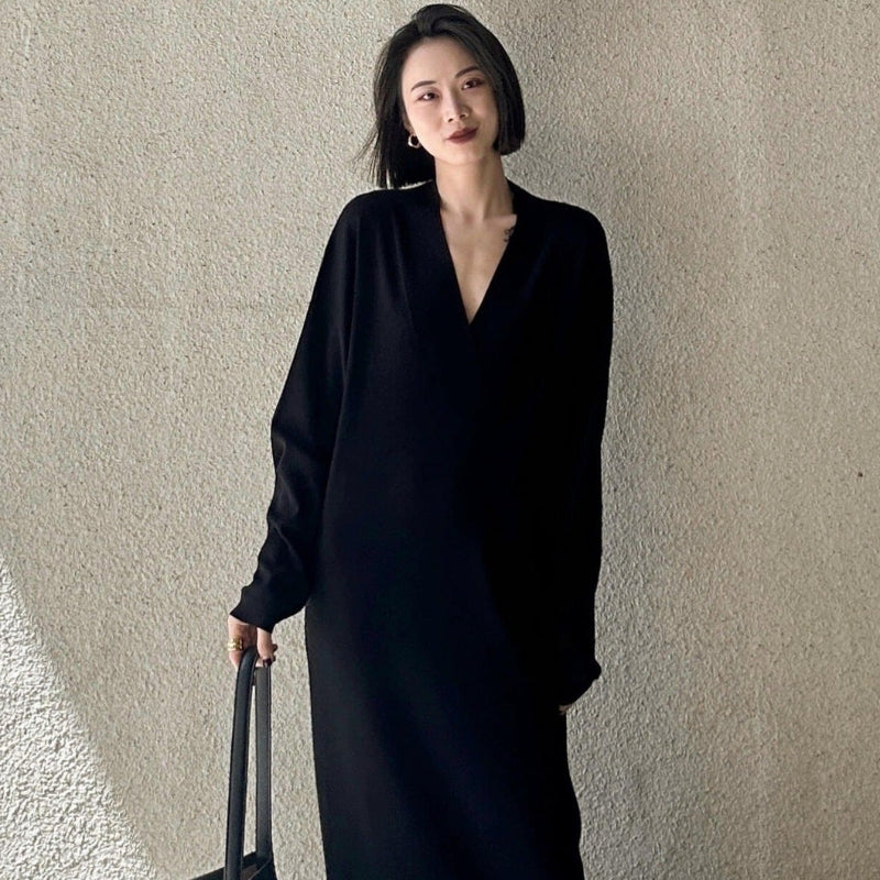 Vネックブラックモードワンピース