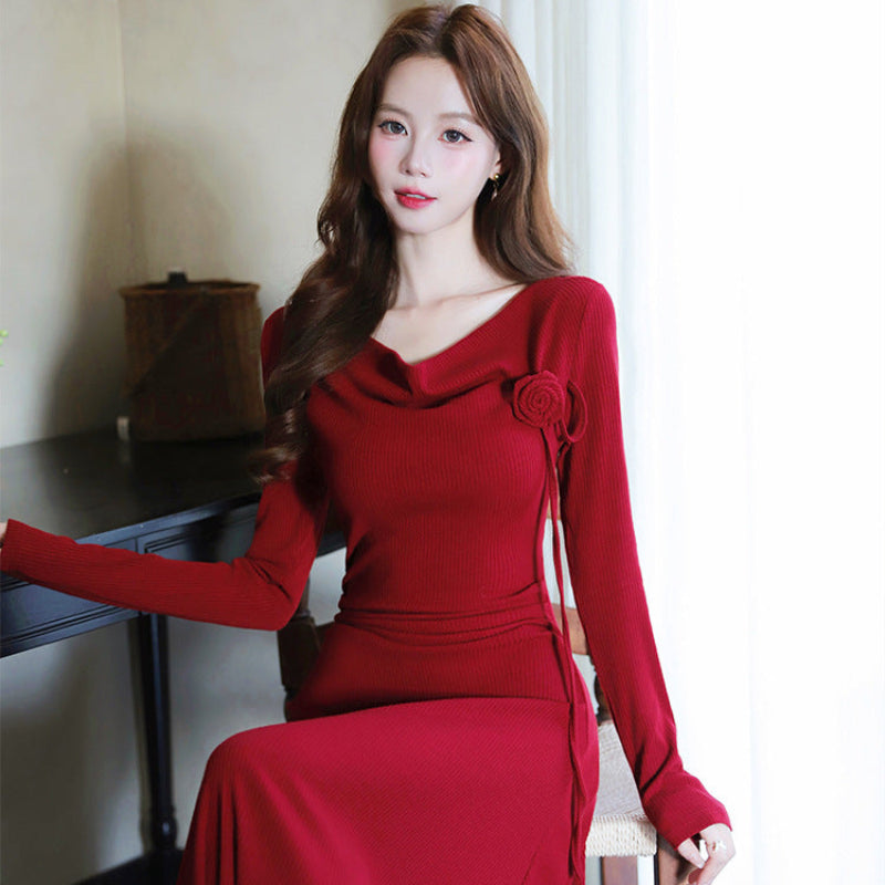 ローズモチーフダークレッドフレアドレス