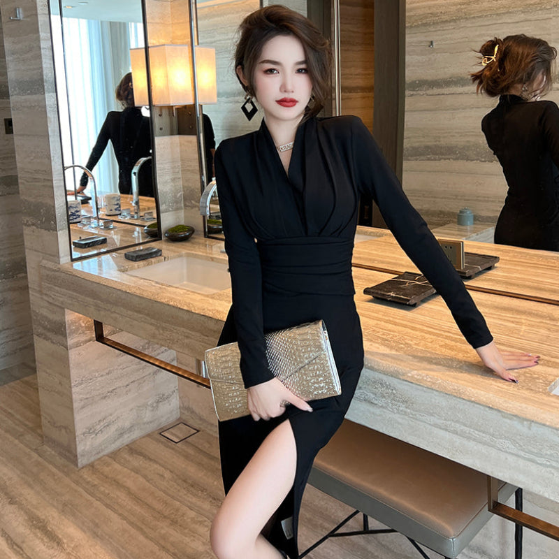 Vネックサイドスリットブラックドレス