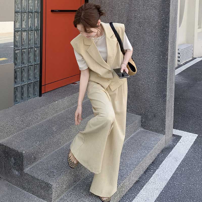 テーラードベスト×ワイドパンツ