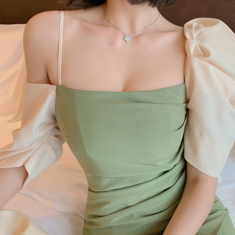 アシンメトリーベルスリーブドレス