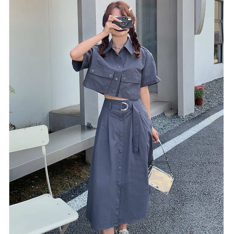 アウトポケットオーバークロップドシャツ×フロントボタンフレアスカート