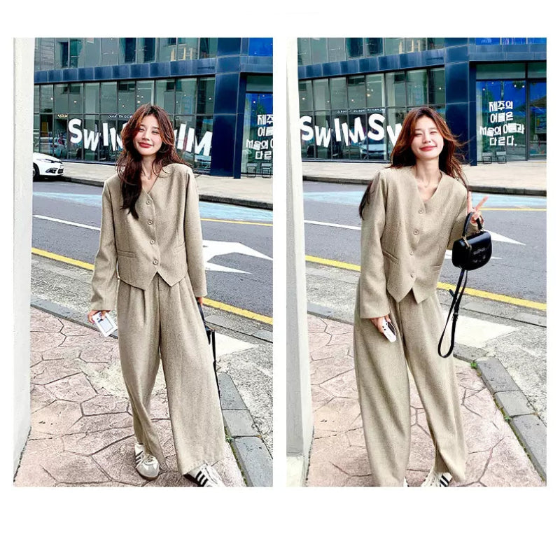 Vネックジャケット×ワイドレッグパンツ