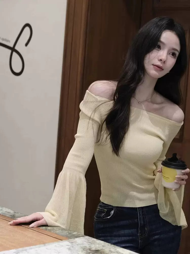 オフショルダーベルスリーブトップス