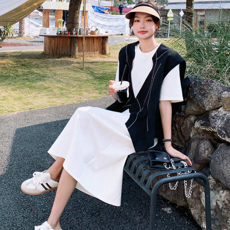デザインイレヘムベスト×ホワイトロングTシャツワンピース
