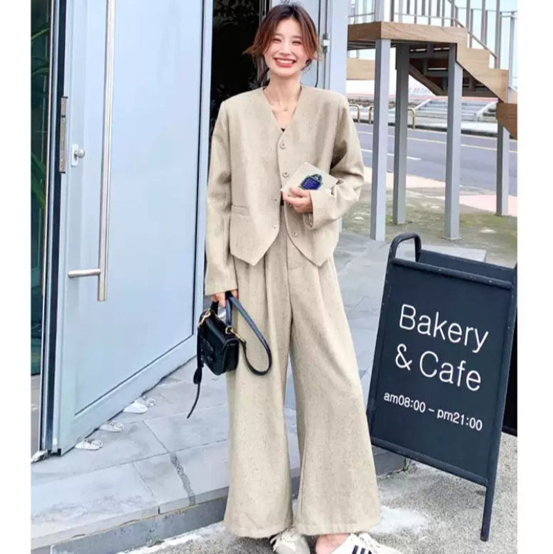 Vネックジャケット×ワイドレッグパンツ