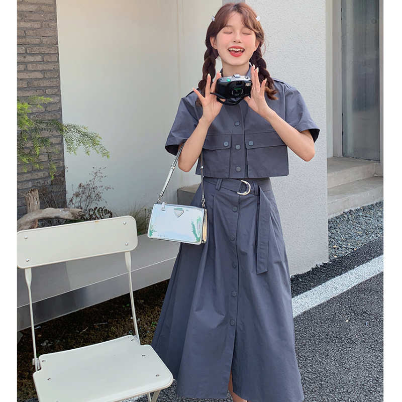 アウトポケットオーバークロップドシャツ×フロントボタンフレアスカート