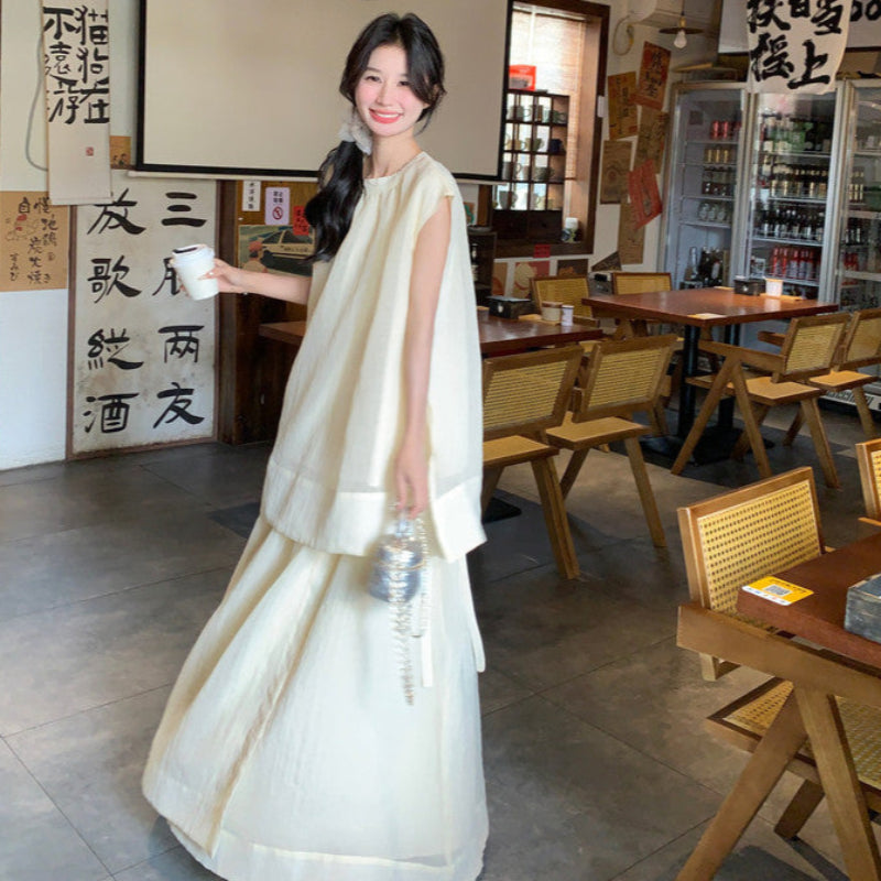 ノースリーブカットソー×ロングスカートスーツ