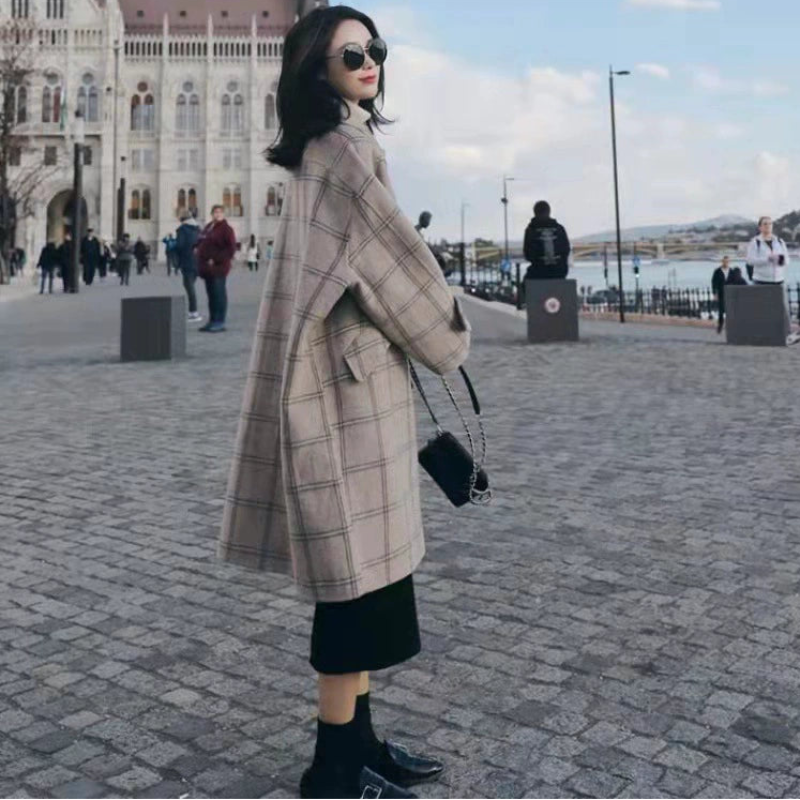 モードチェックミドル丈コート