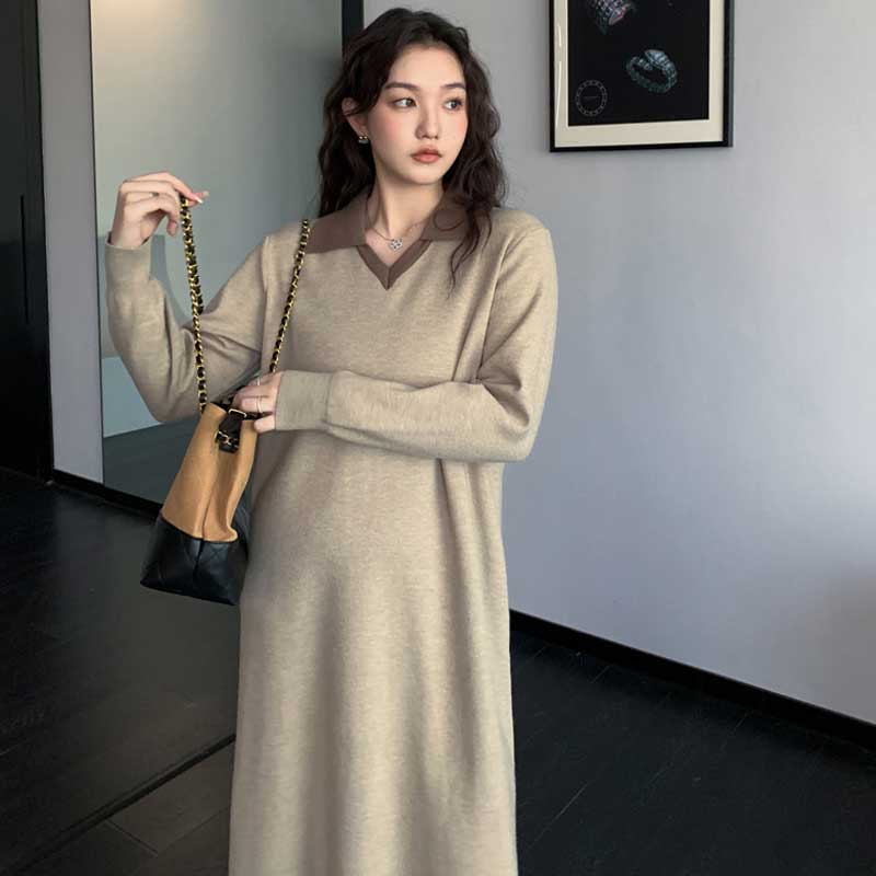 襟付きVネックロングニットワンピース