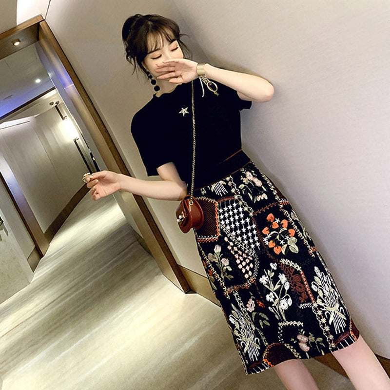ワンポイントTシャツ×フラワープリントタイトスカートセット